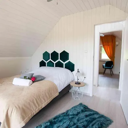 Domki Zacisze Kaszuby - Resort Holiday Natural - New Cottage Chmielno Exterior photo